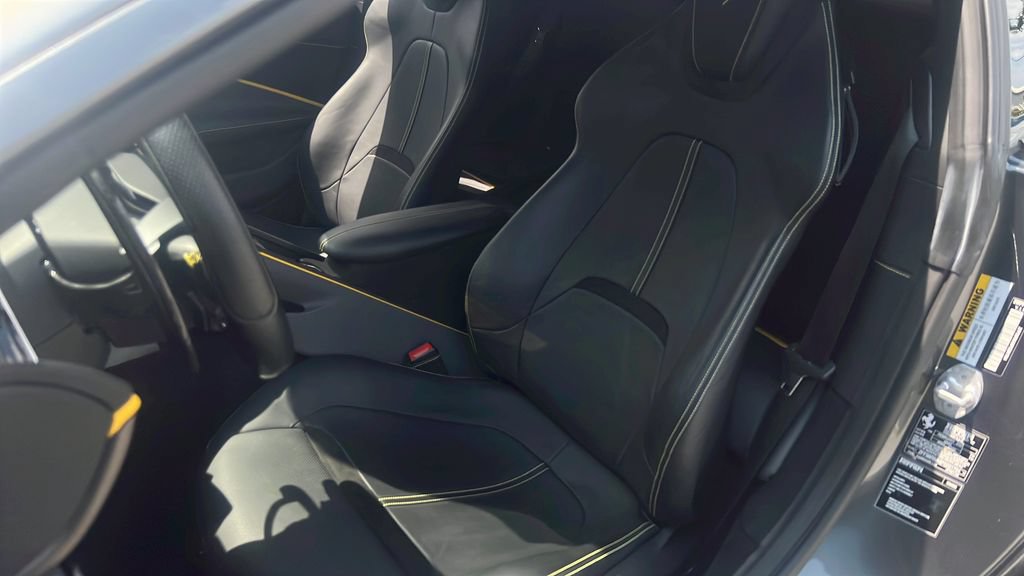 Used 2023 Ferrari Roma RWD image 16