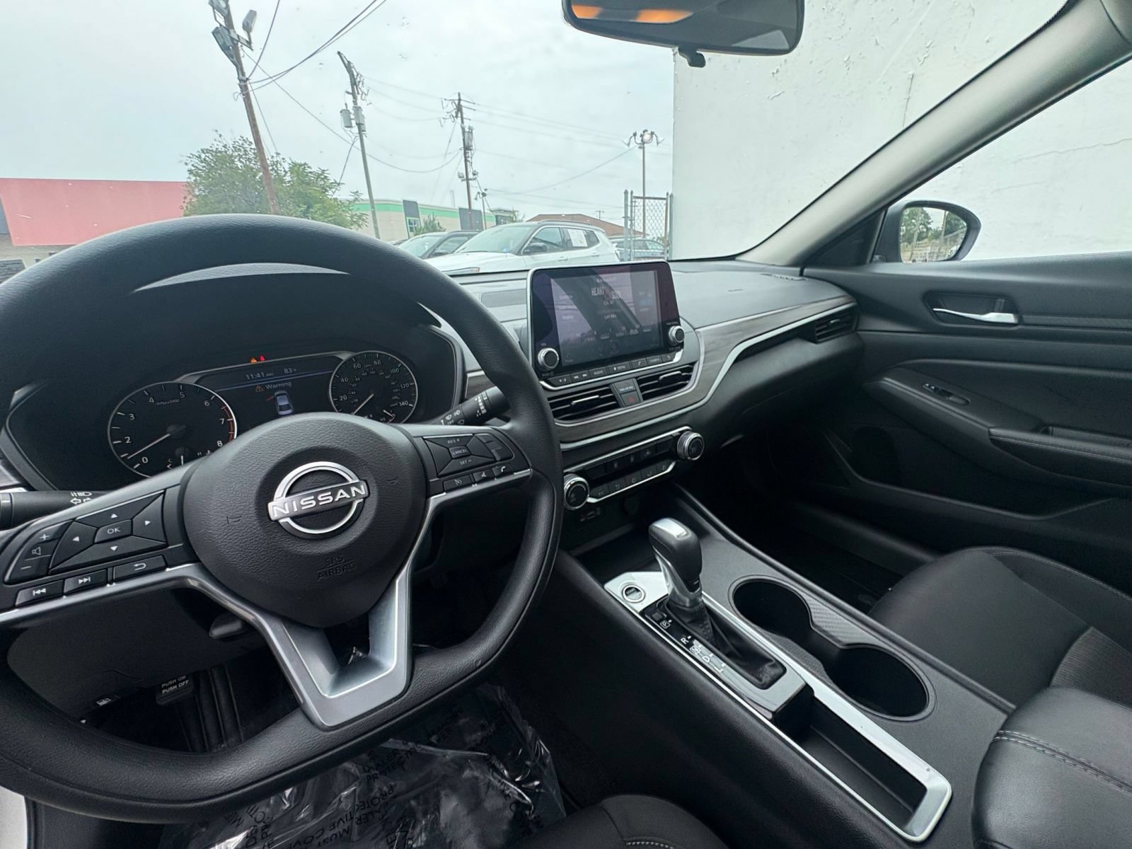 Used 2025 Nissan Altima 2.5 SV FWD image 32