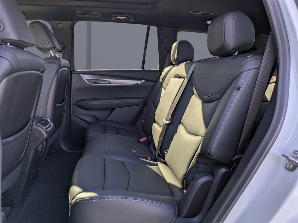 Used 2025 Cadillac XT6 Luxury image 15