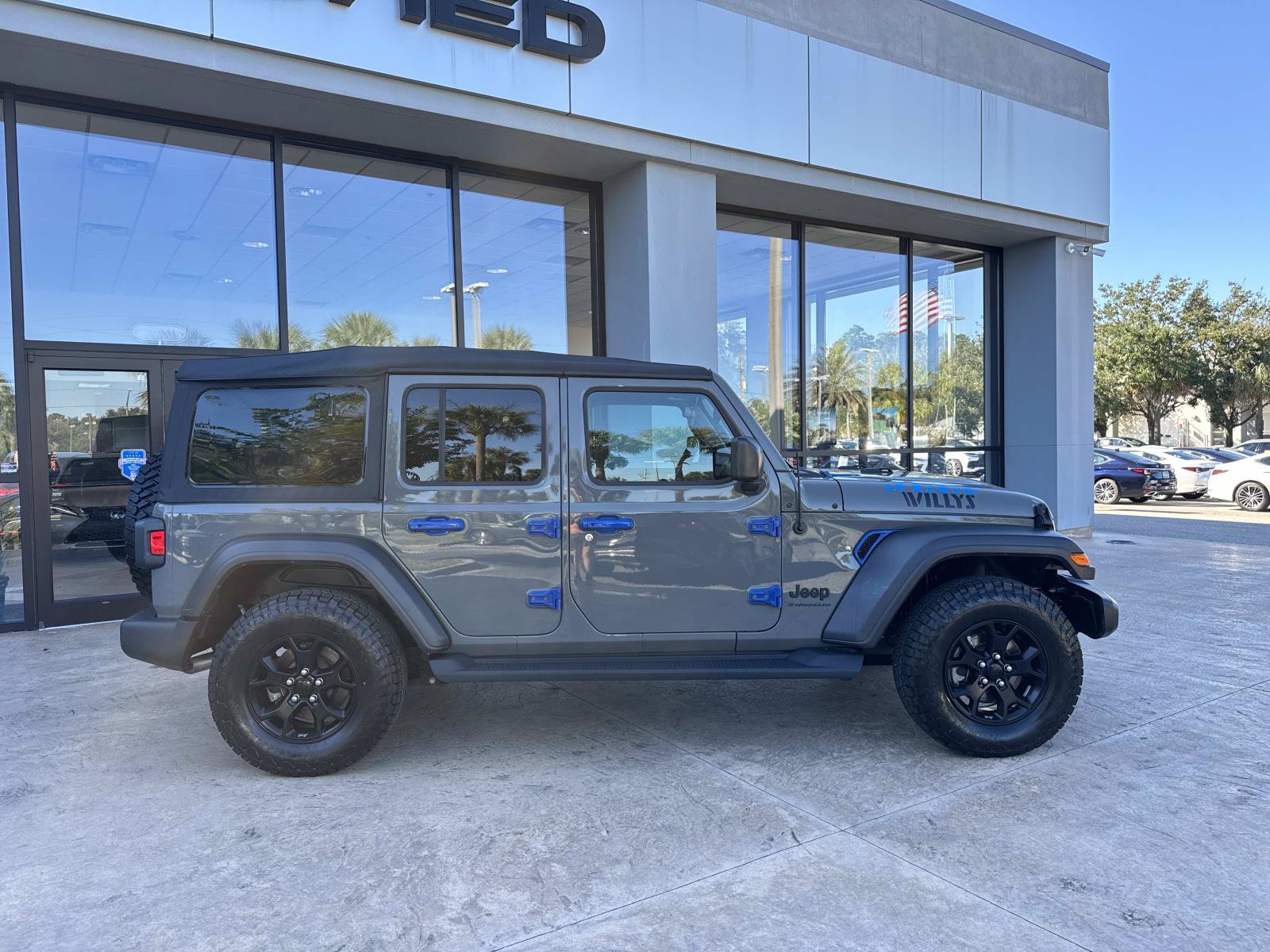 Used 2023 Jeep Wrangler Unlimited Sport AWD/4WD image 2