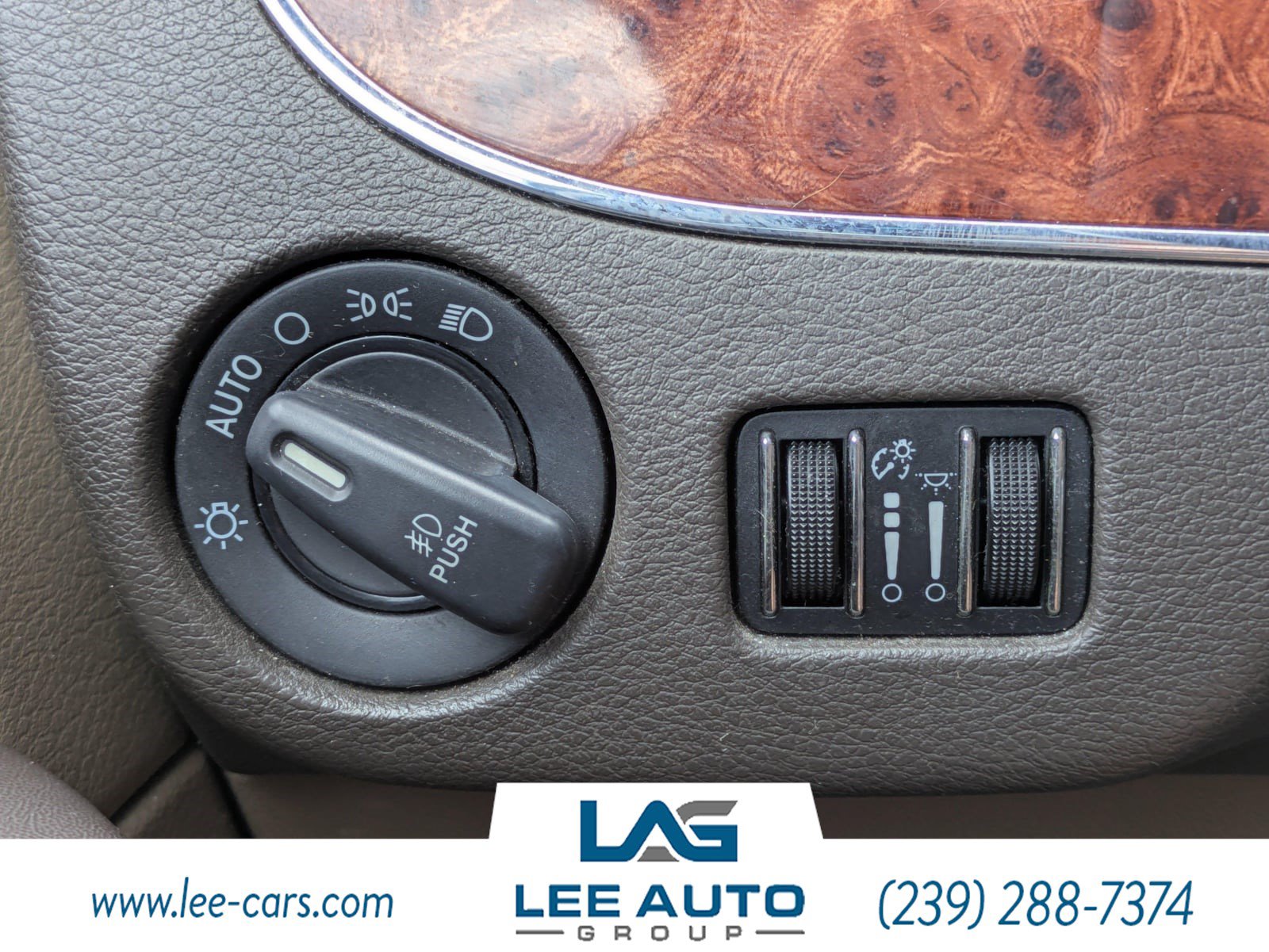 Used 2014 Chrysler Town & Country Touring w/ Driver Convenience Group FWD image 20