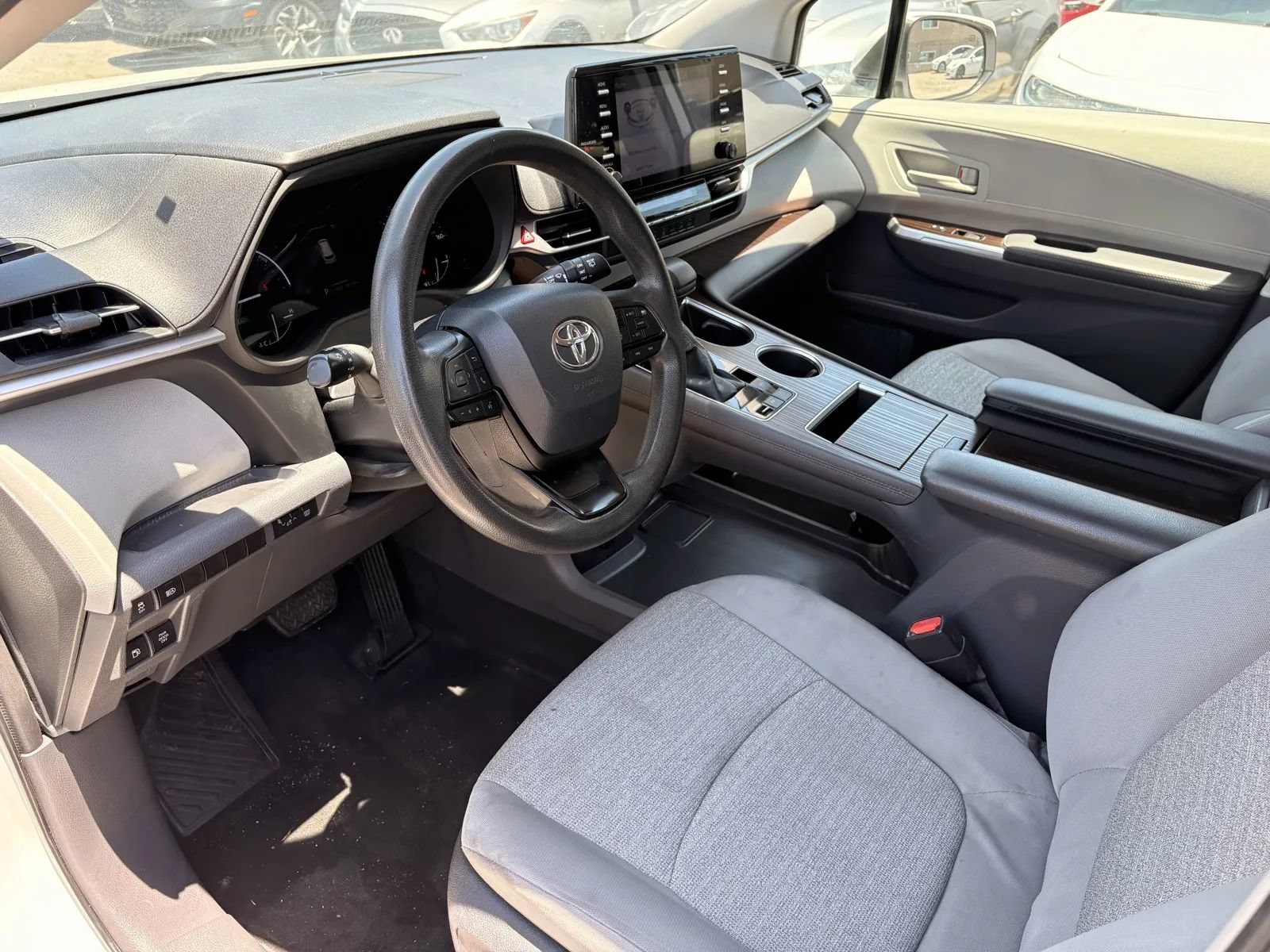 Used 2023 Toyota Sienna LE FWD image 10