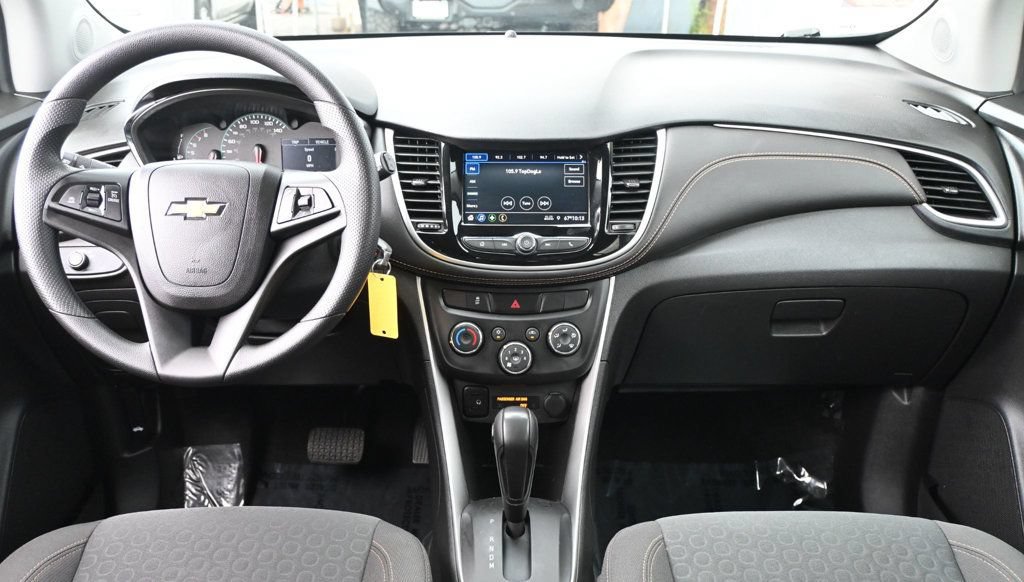 Used 2022 Chevrolet Trax LS w/ Tint and Cruise Package AWD/4WD image 9
