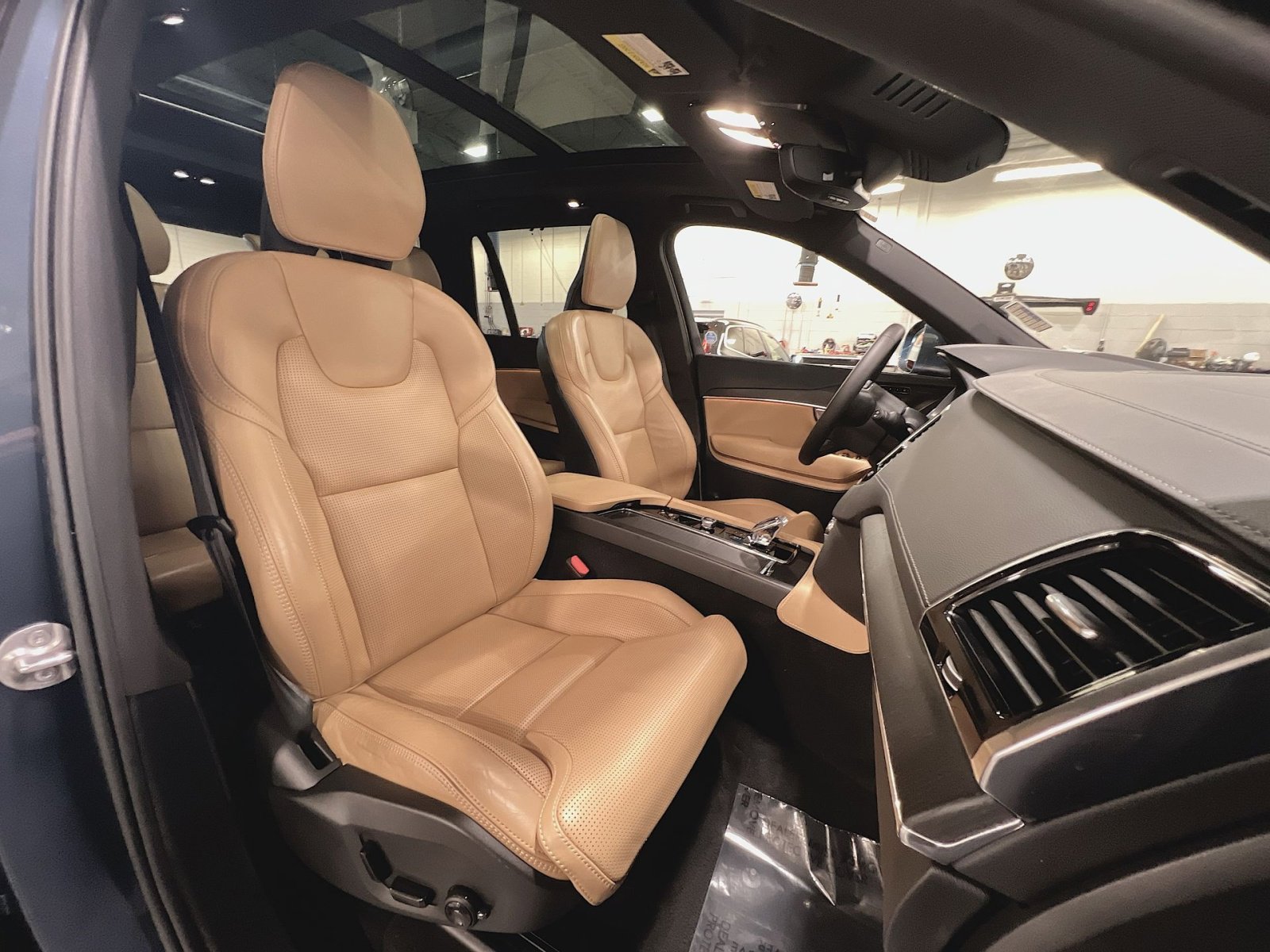 Used 2023 Volvo XC90 B6 Ultimate w/ Protection Package Premier image 27