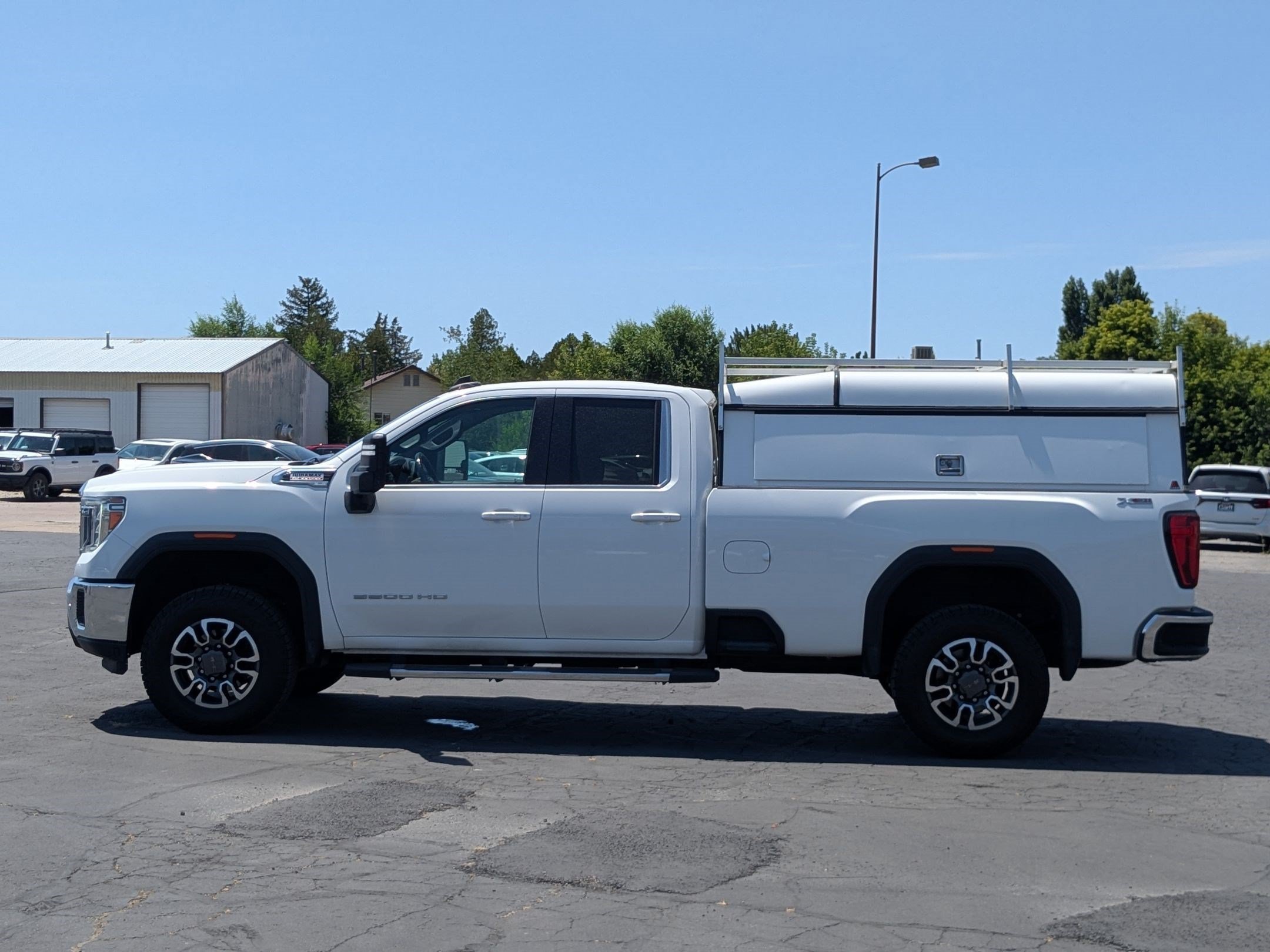 Used 2022 GMC Sierra 3500 SLE w/ SLE Convenience Package AWD/4WD image 7