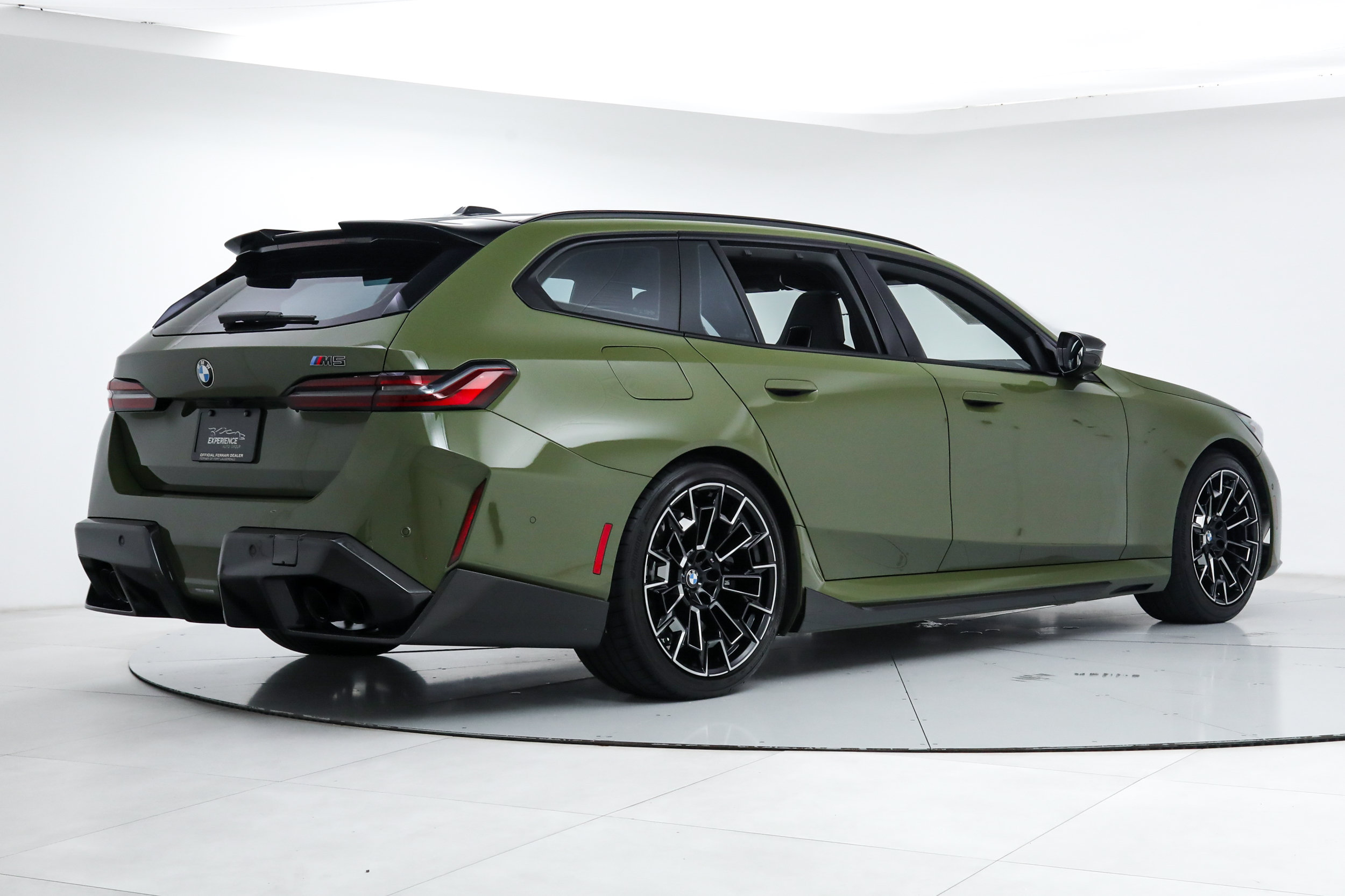 Used 2026 BMW M5 Touring w/ M Driver's Package AWD/4WD image 5