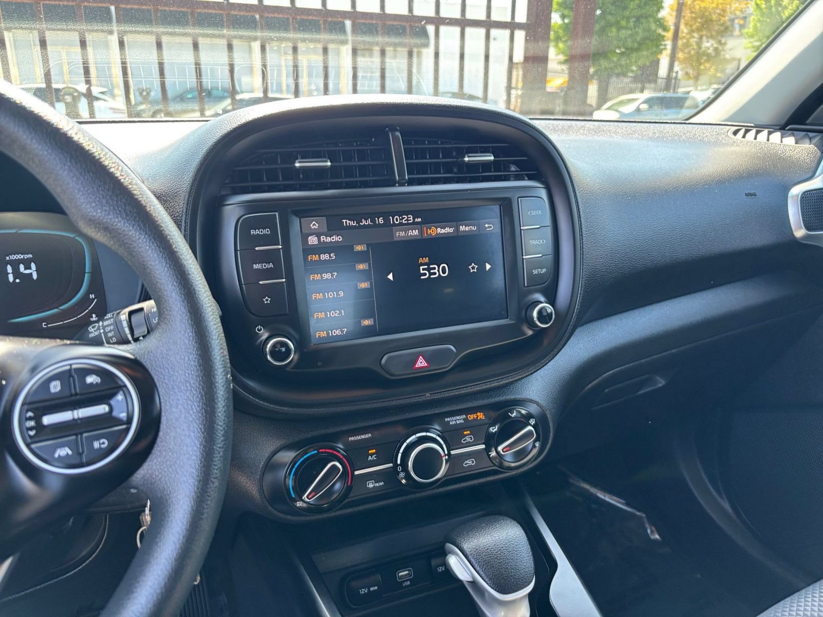 Used 2025 Kia Soul LX w/ LX Technology Package FWD image 20