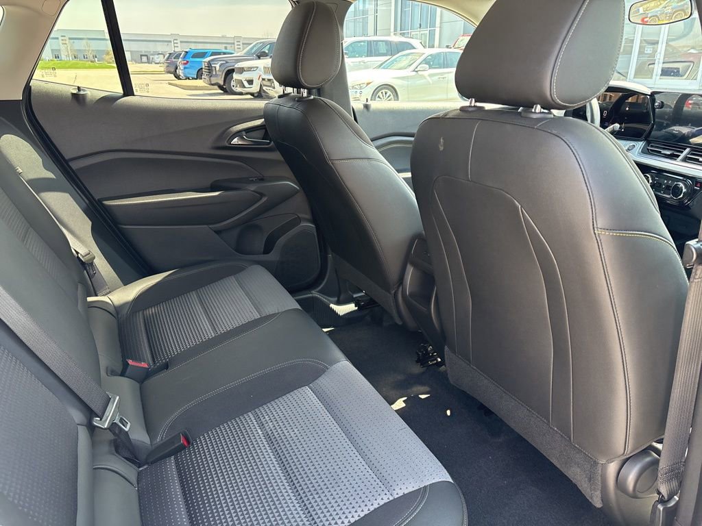 Used 2025 Chevrolet Trax LT w/ LT Convenience Package image 13
