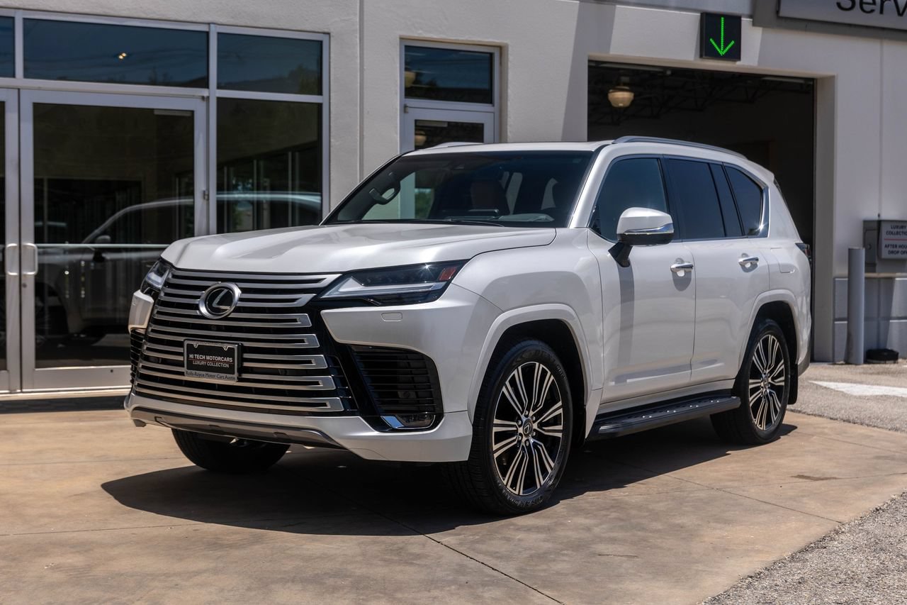 Used 2024 Lexus LX 600 4WD w/ Luxury Package image 16