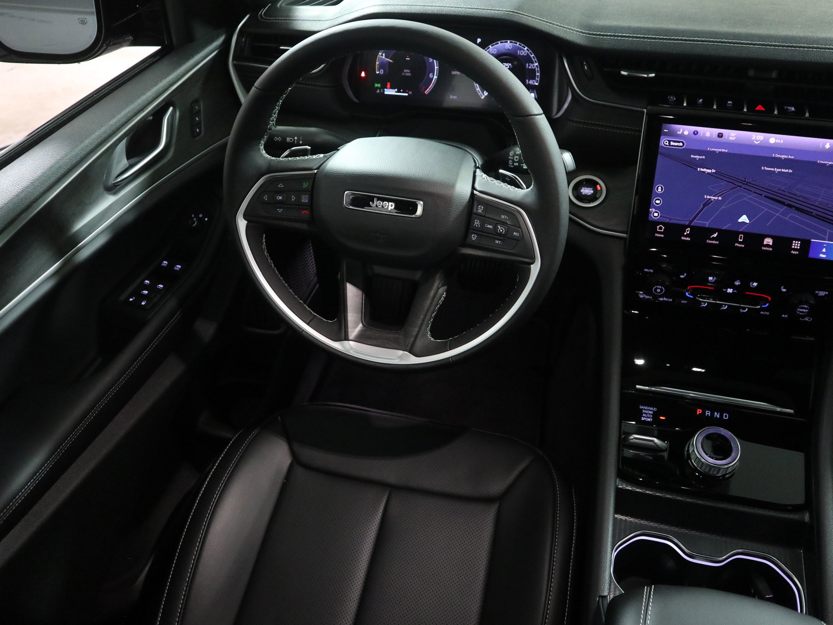 New 2025 Jeep Grand Cherokee Limited w/ Luxury Tech Group II image 16