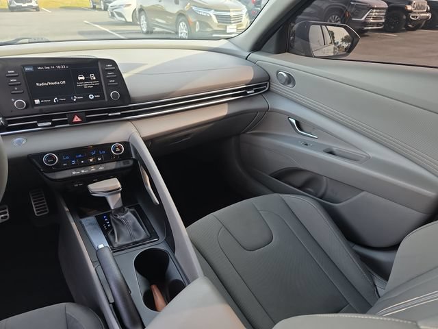 Used 2025 Hyundai Elantra Sport FWD image 22
