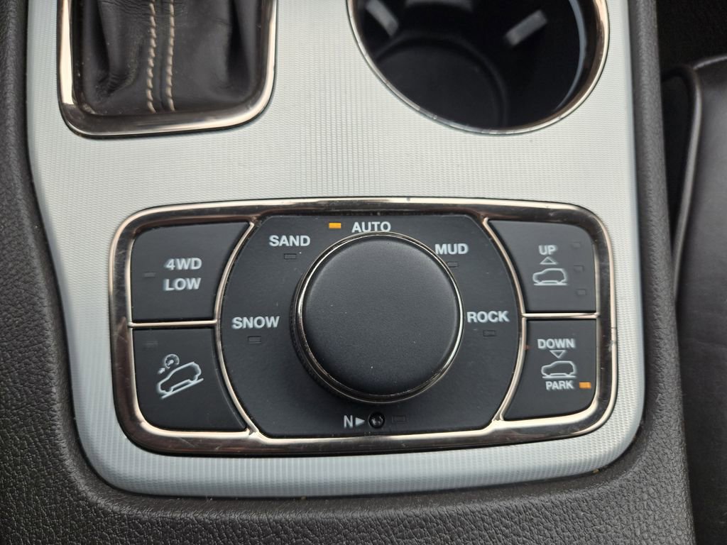 Used 2018 Jeep Grand Cherokee Summit AWD/4WD image 16