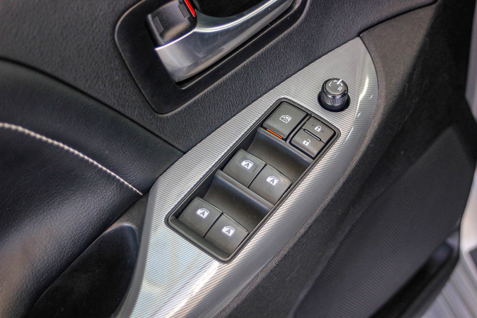 Used 2020 Toyota Sienna SE w/ Carpet Mat Package image 26