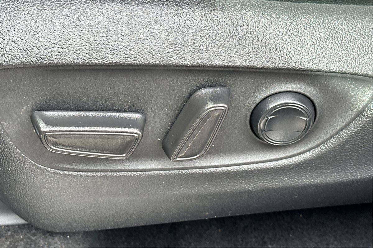 Used 2021 Toyota Highlander XLE image 19