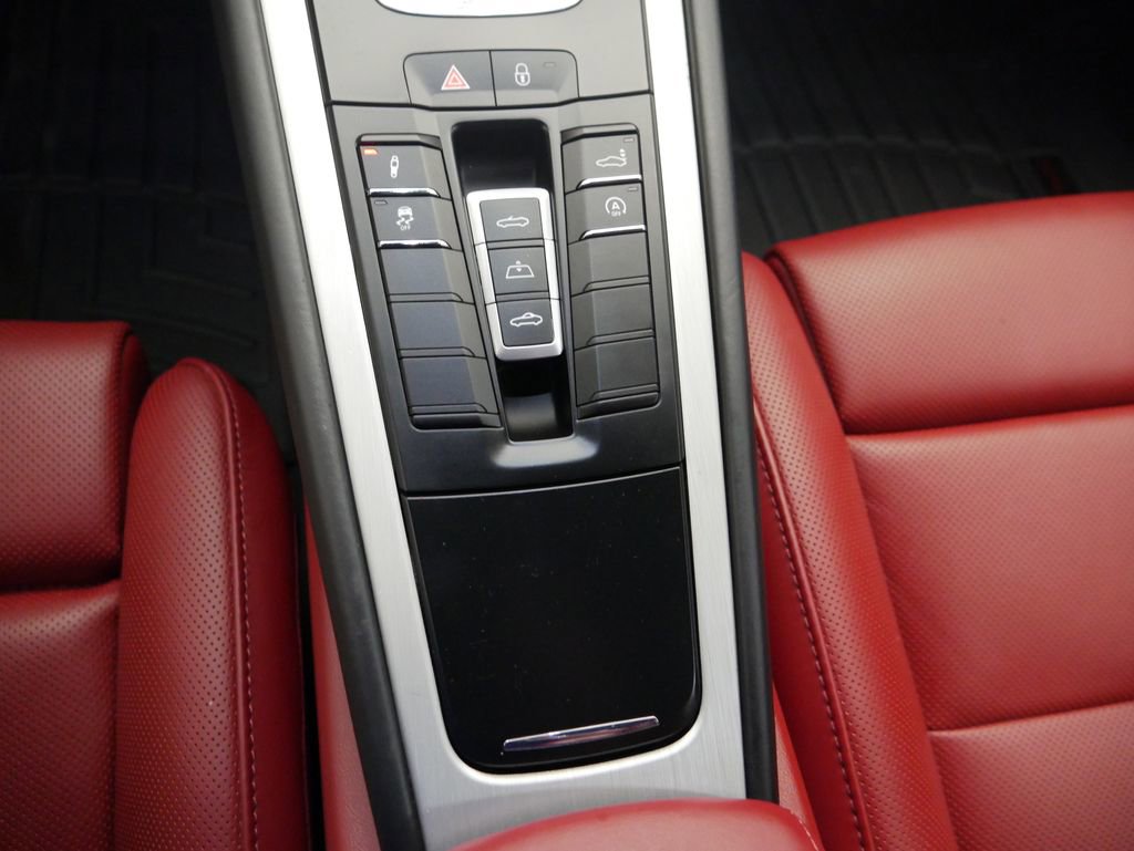 Certified 2019 Porsche 911 Carrera 4 image 32