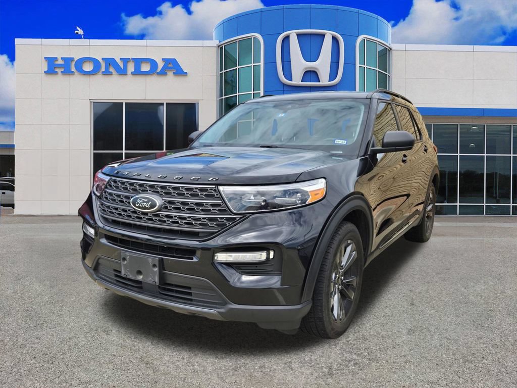 Used 2021 Ford Explorer XLT w/ Equipment Group 202A AWD/4WD image 3