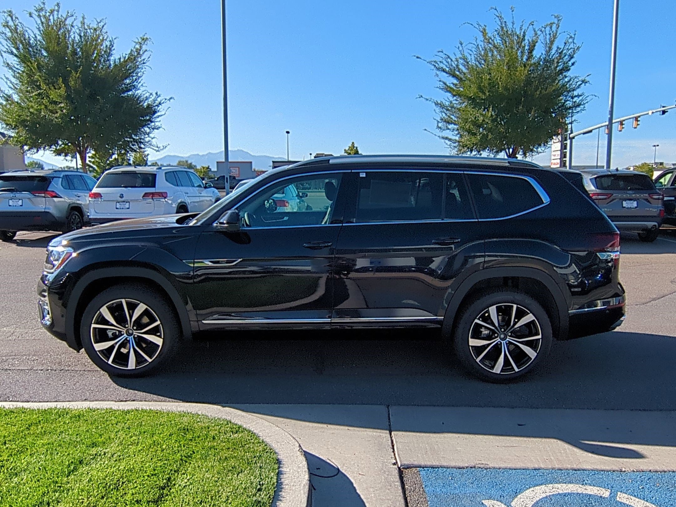New 2026 Volkswagen Atlas SEL Premium R-Line image 9