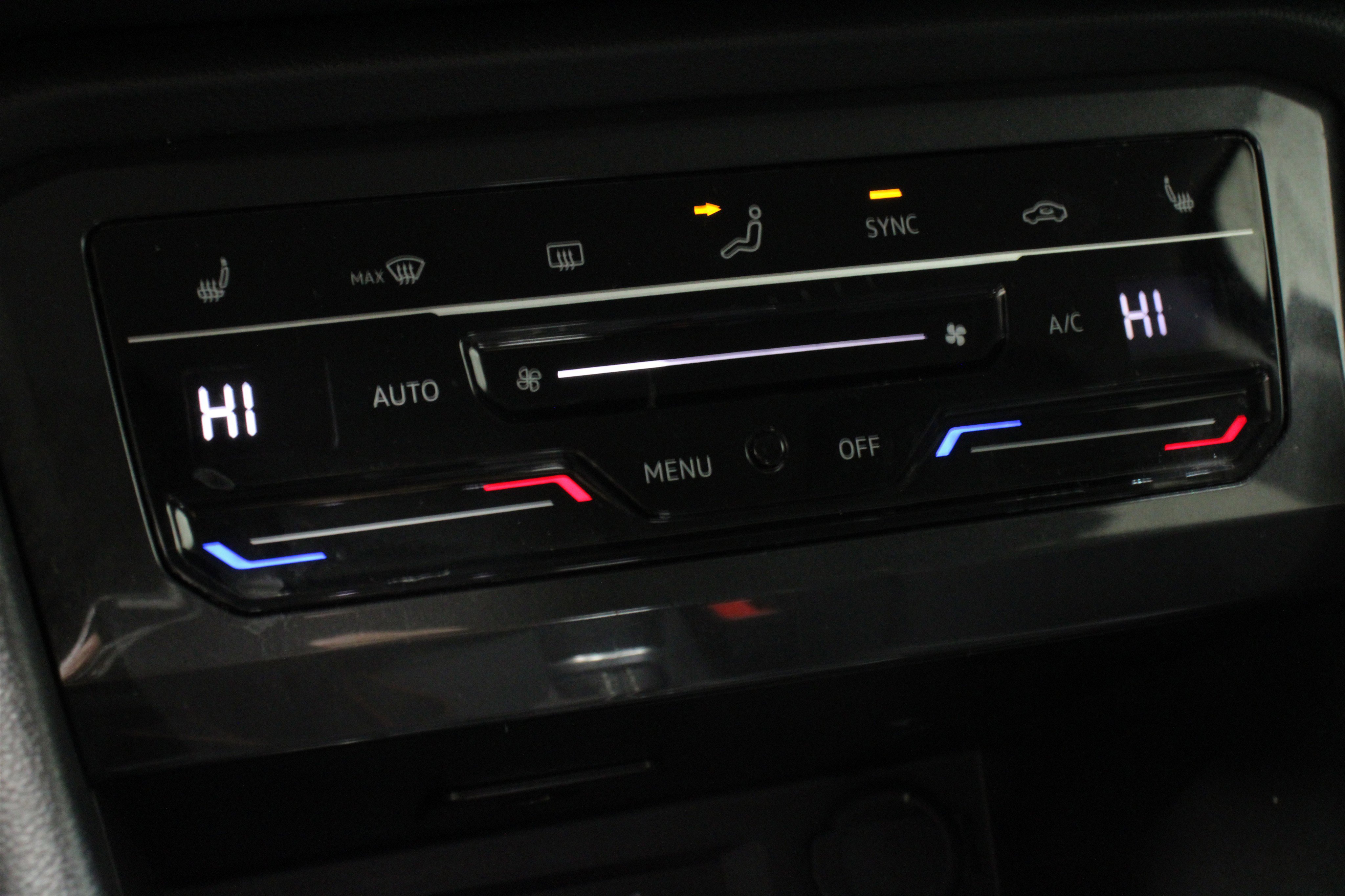 Used 2024 Volkswagen Tiguan SE image 18