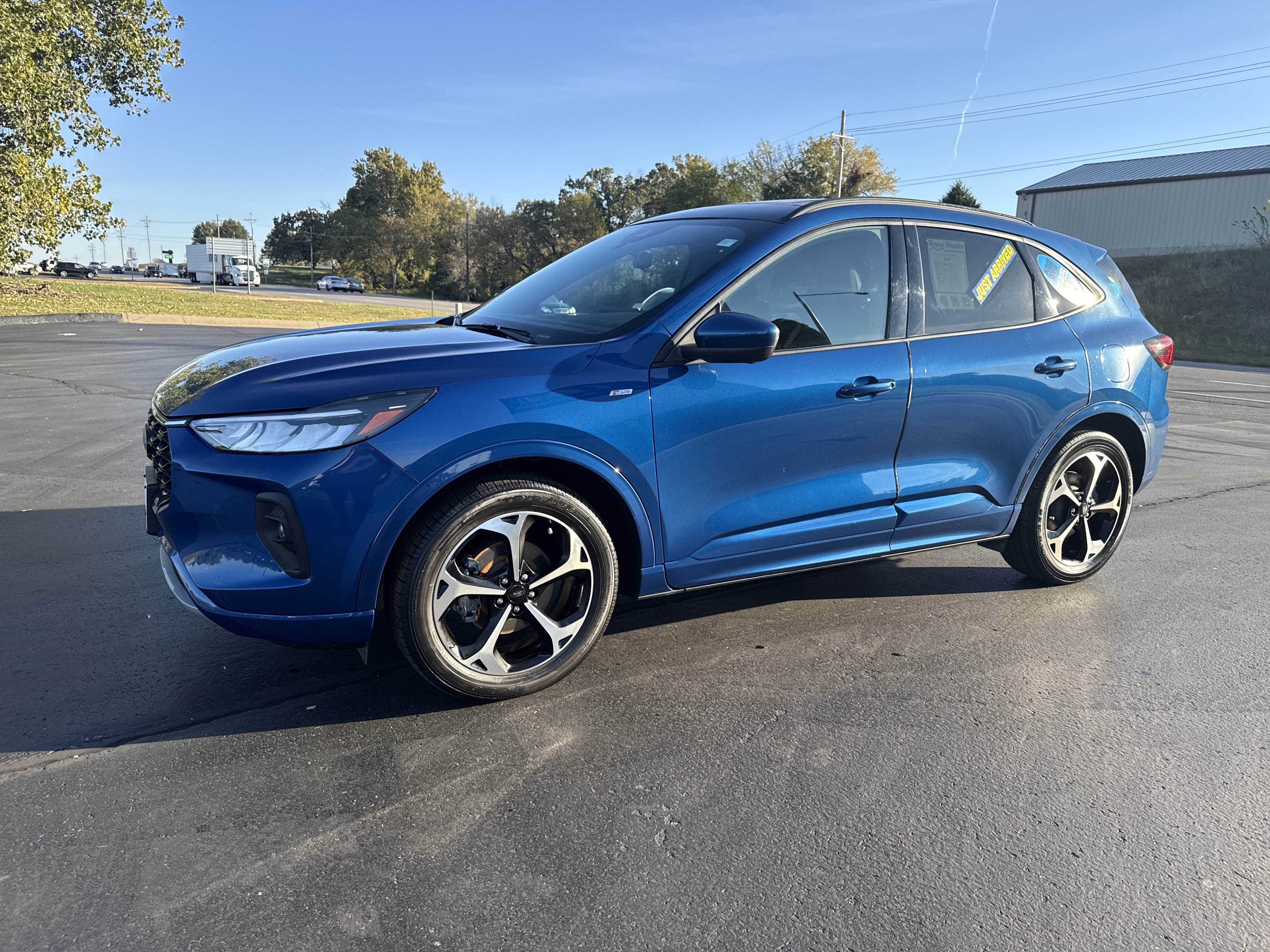 Used 2023 Ford Escape ST-Line Select w/ Tech Pack #2 AWD/4WD image 2