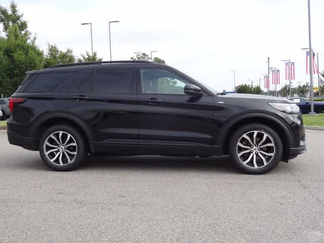 Used 2025 Ford Explorer ST-Line AWD/4WD image 4