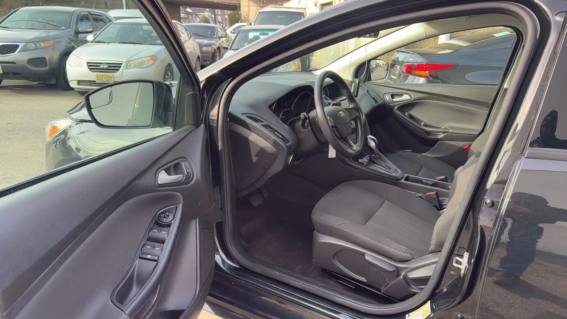 Used 2015 Ford Focus SE w/ SE Sport Package image 23