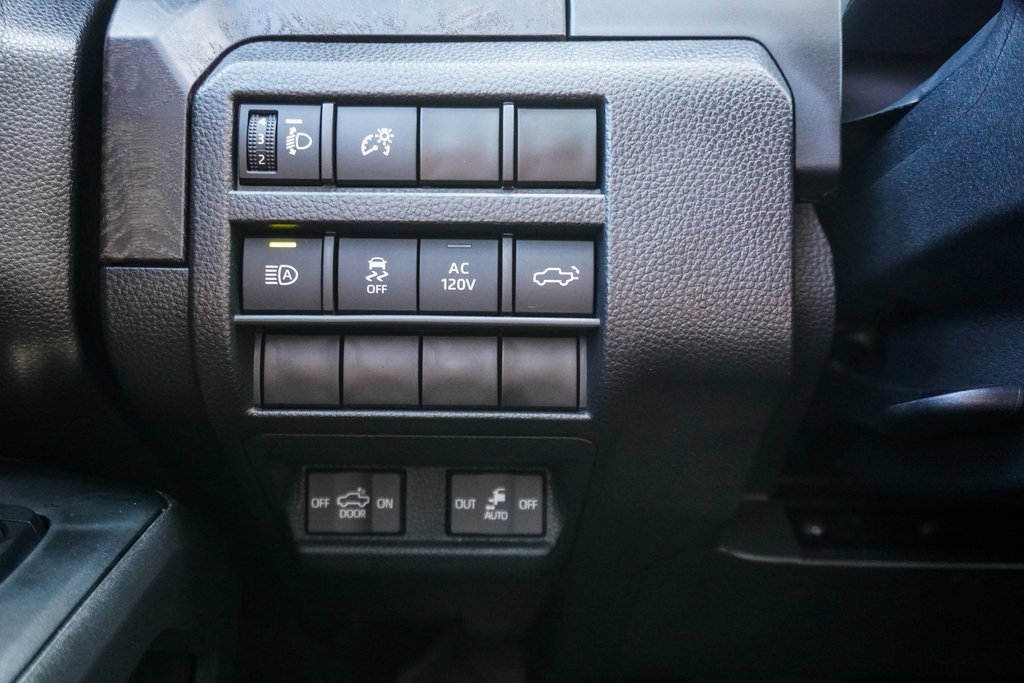 Used 2025 Toyota Tacoma Limited image 24