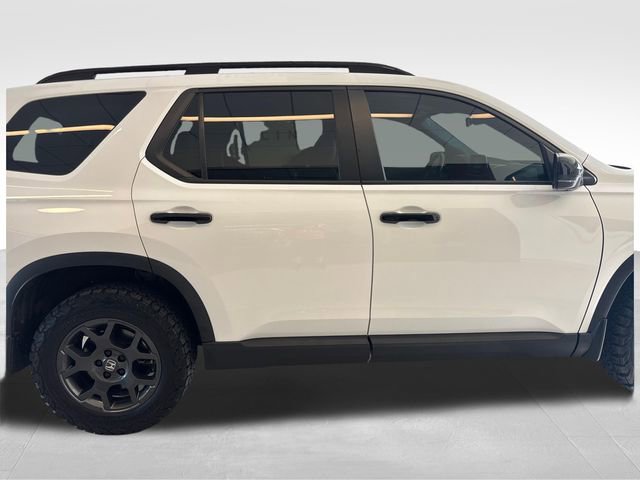 Certified 2025 Honda Pilot TrailSport image 5