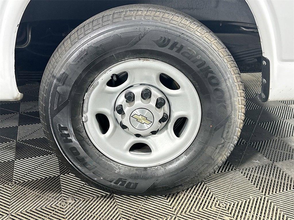 Used 2022 Chevrolet Express 3500 LS image 32