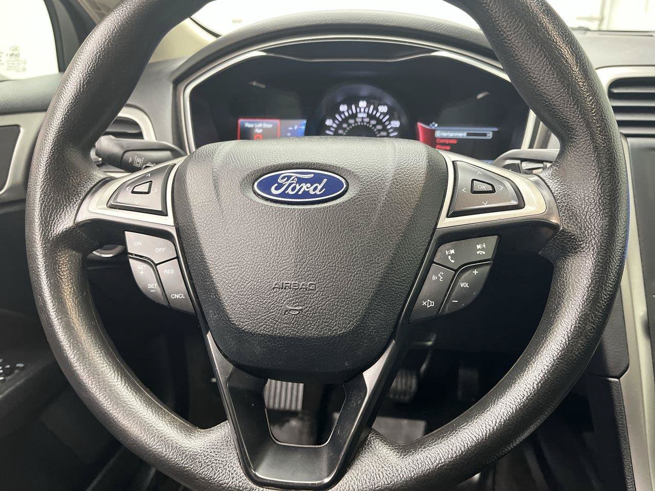 Used 2020 Ford Fusion SE AWD/4WD image 15