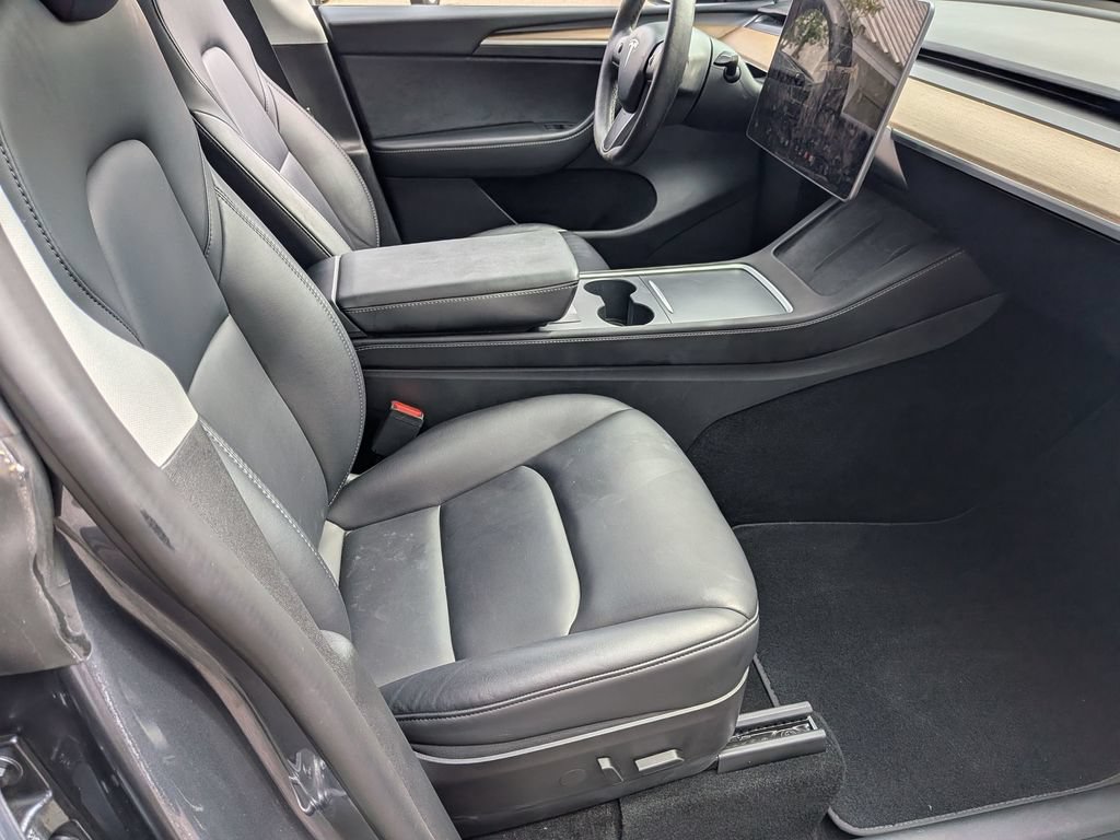 Used 2022 Tesla Model Y Long Range AWD/4WD image 28