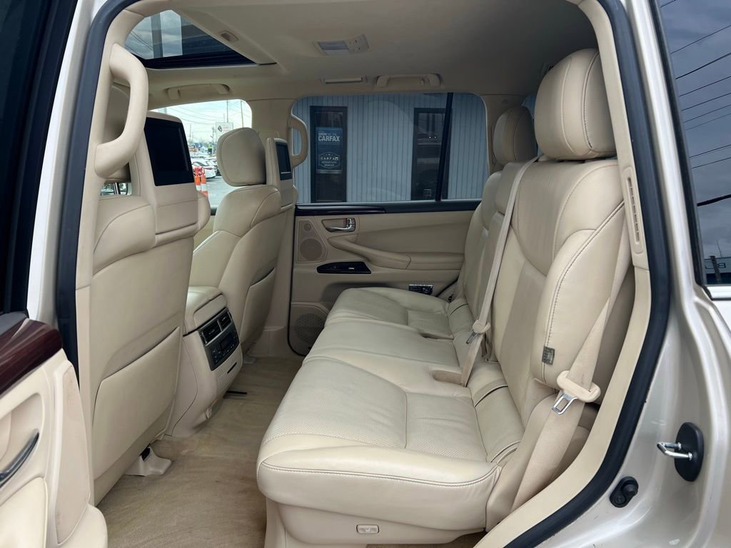 Used 2013 Lexus LX 570 4WD w/ Luxury Pkg image 14