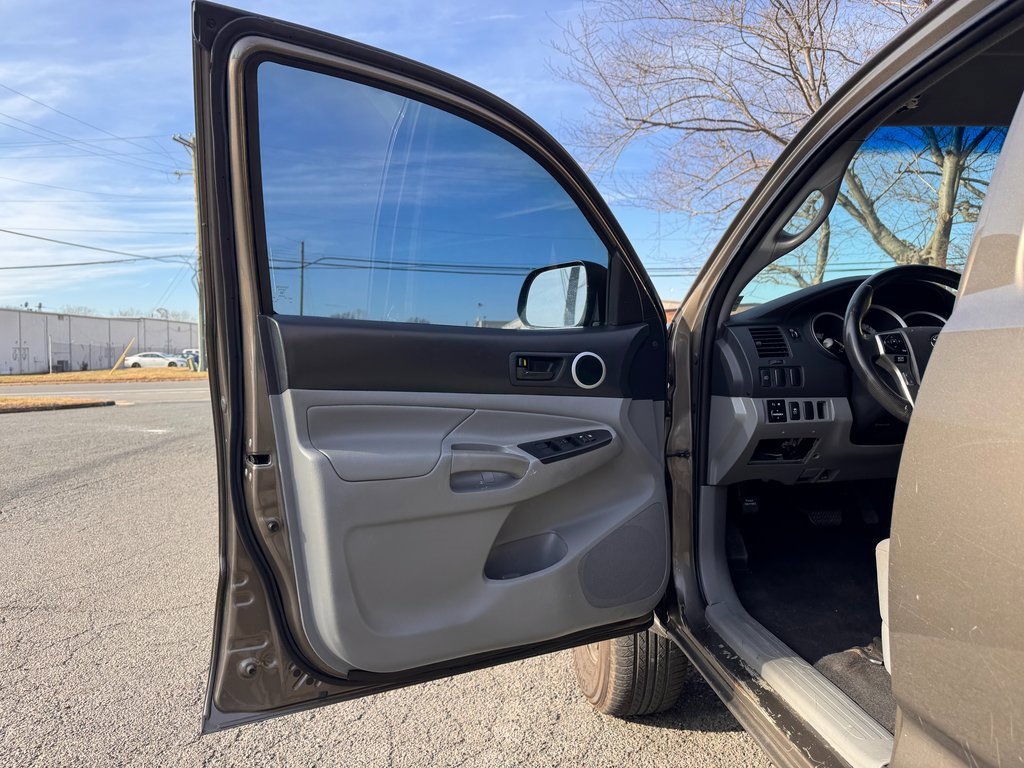 Used 2014 Toyota Tacoma PreRunner w/ SR5 Package image 9