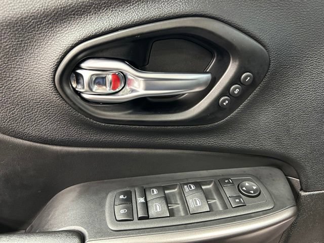 Used 2021 Jeep Cherokee Limited w/ Elite Package AWD/4WD image 22