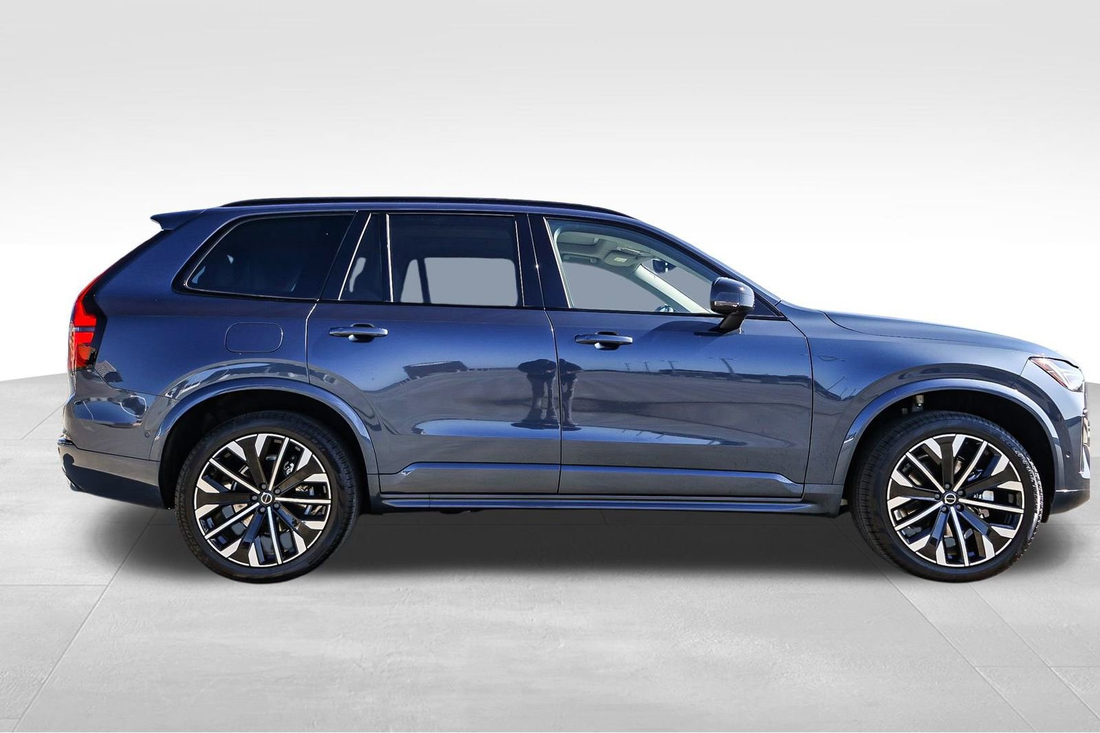 New 2026 Volvo XC90 B6 Ultra w/ Protection Package image 4