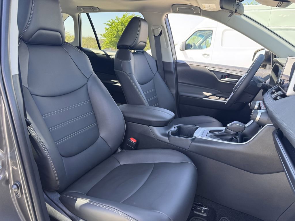 Used 2025 Toyota RAV4 XLE Premium FWD image 28