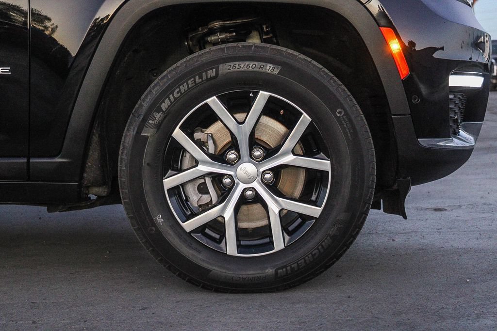 Used 2024 Jeep Grand Cherokee L Limited w/ Luxury Tech Group II AWD/4WD image 11