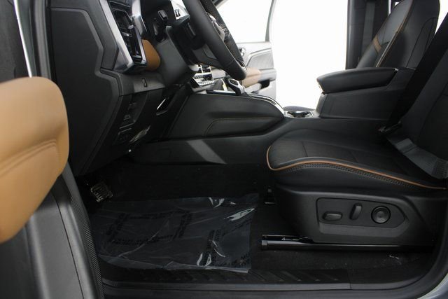 New 2026 GMC Canyon AT4 w/ Off-Road Front Bumper Package image 15