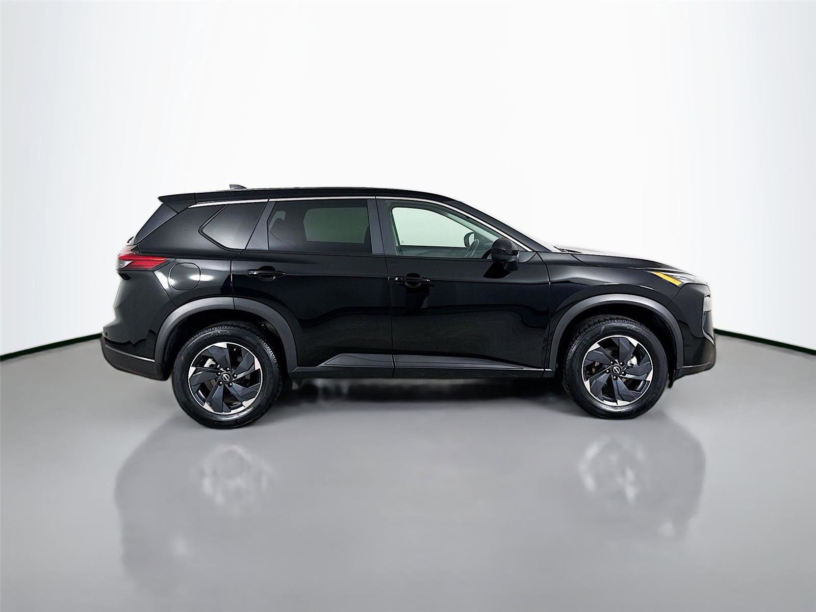 Used 2024 Nissan Rogue SV AWD/4WD image 16