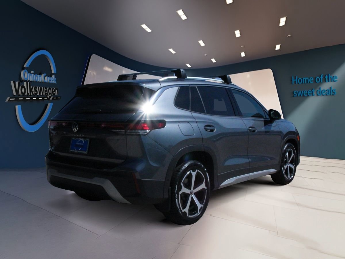Certified 2025 Volkswagen Tiguan SE FWD image 5