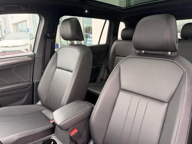 Certified 2024 Volkswagen Tiguan SE R-Line AWD/4WD image 21