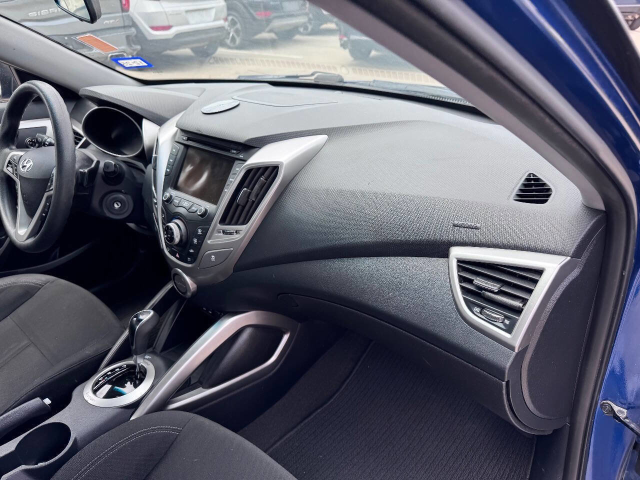 Used 2016 Hyundai Veloster FWD image 5