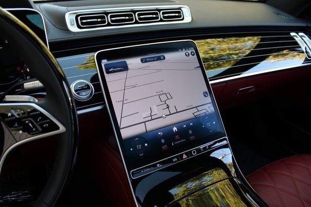 Used 2025 Mercedes-Benz S 580 4MATIC Sedan w/ AMG Line Package image 17