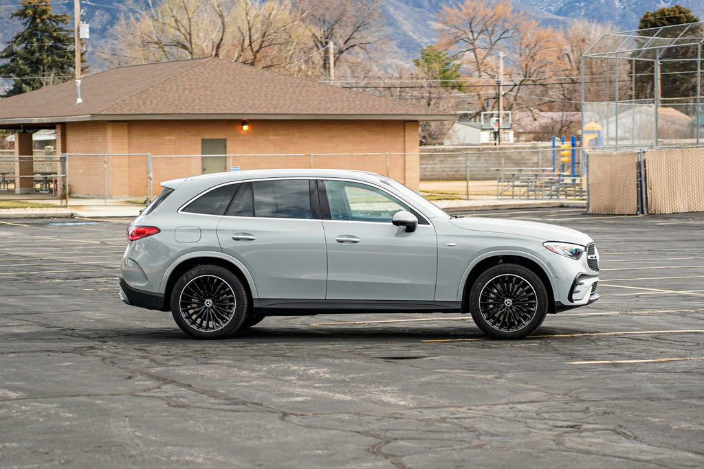 Used 2025 Mercedes-Benz GLC 350e 4MATIC image 4