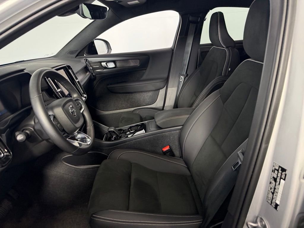 Used 2023 Volvo C40 P8 Recharge Ultimate w/ Protection Package Premier image 23