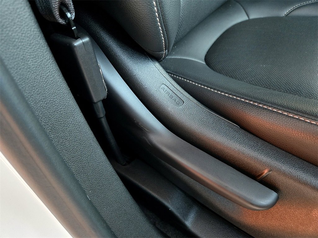 Used 2023 GMC Acadia SLT image 29