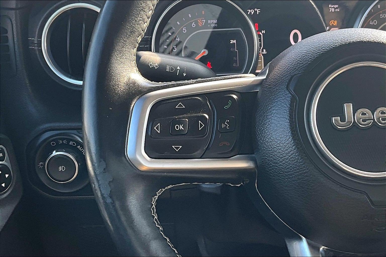 Used 2018 Jeep Wrangler Unlimited Sahara AWD/4WD image 15