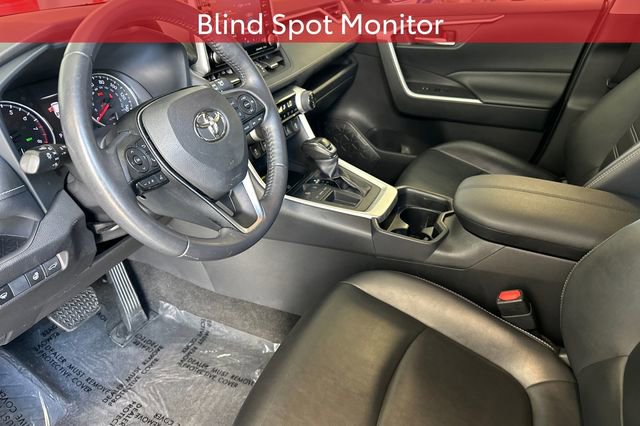 Used 2020 Toyota RAV4 XLE Premium FWD image 13