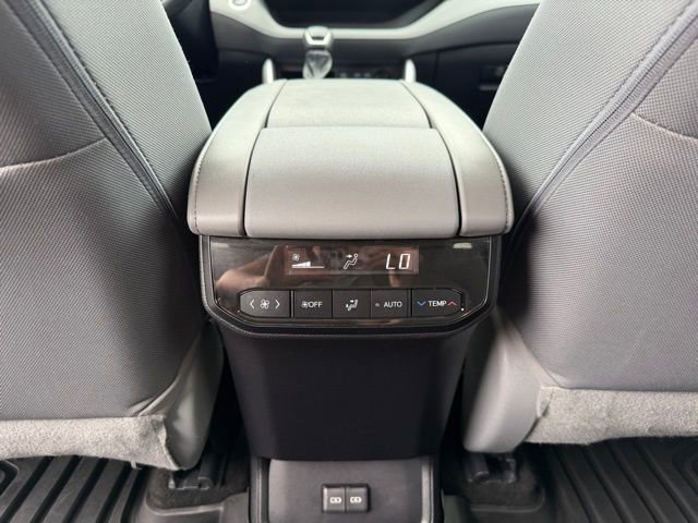 Used 2023 Toyota Highlander LE image 24