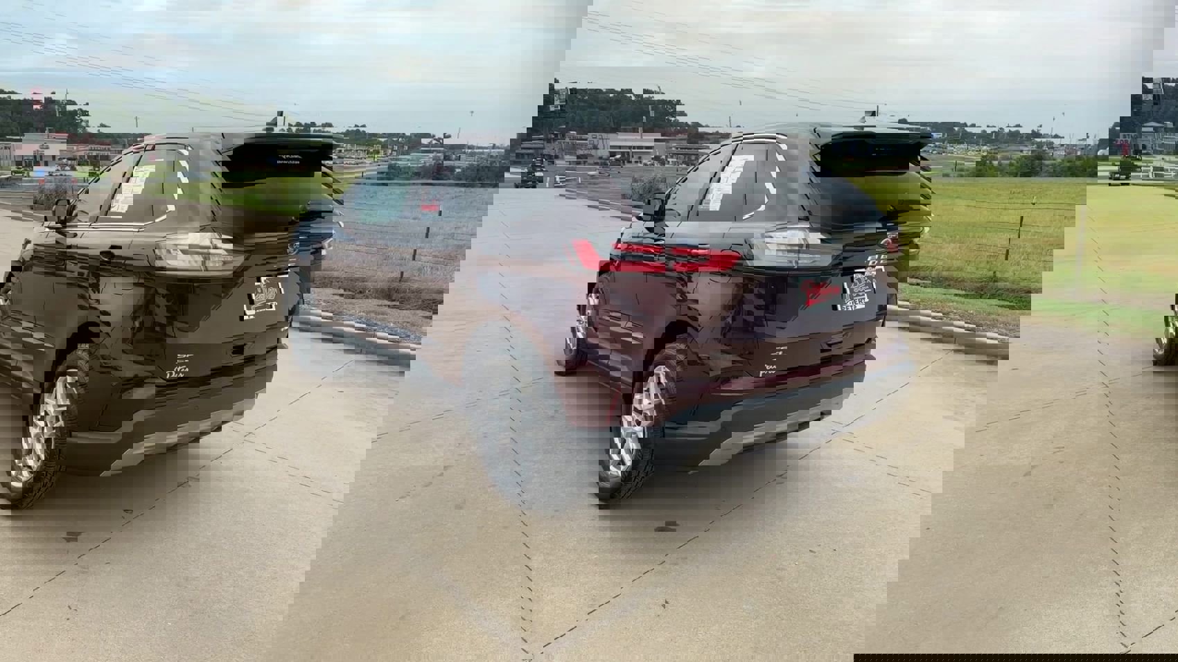 Used 2024 Ford Edge SEL image 6