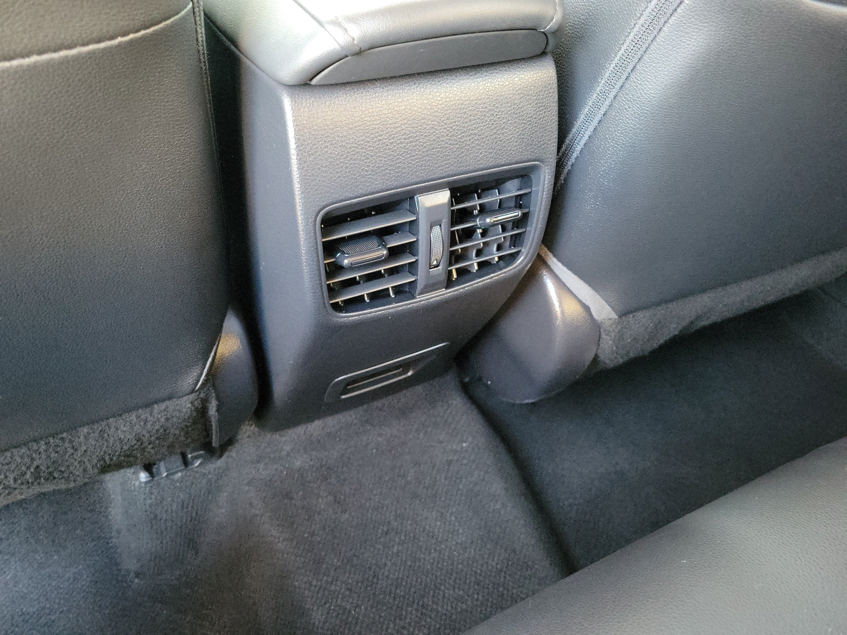 Used 2024 Toyota Corolla Cross XLE FWD image 12